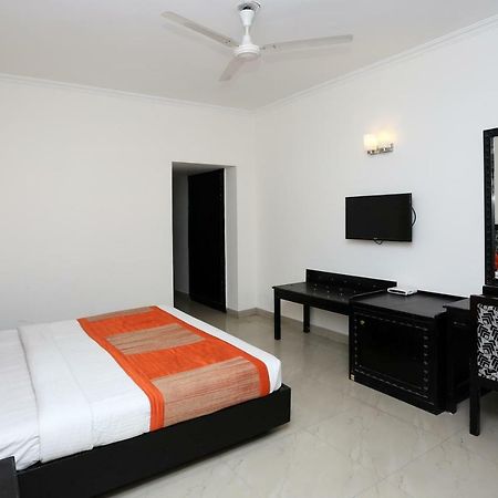 Oyo 1672 Hotel The Pearl Мусори Екстериор снимка